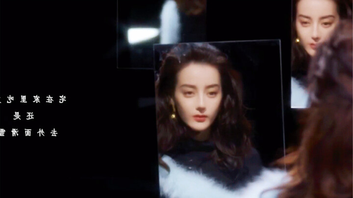 "Ánh trăng trắng vừa đẹp vừa xa vời"