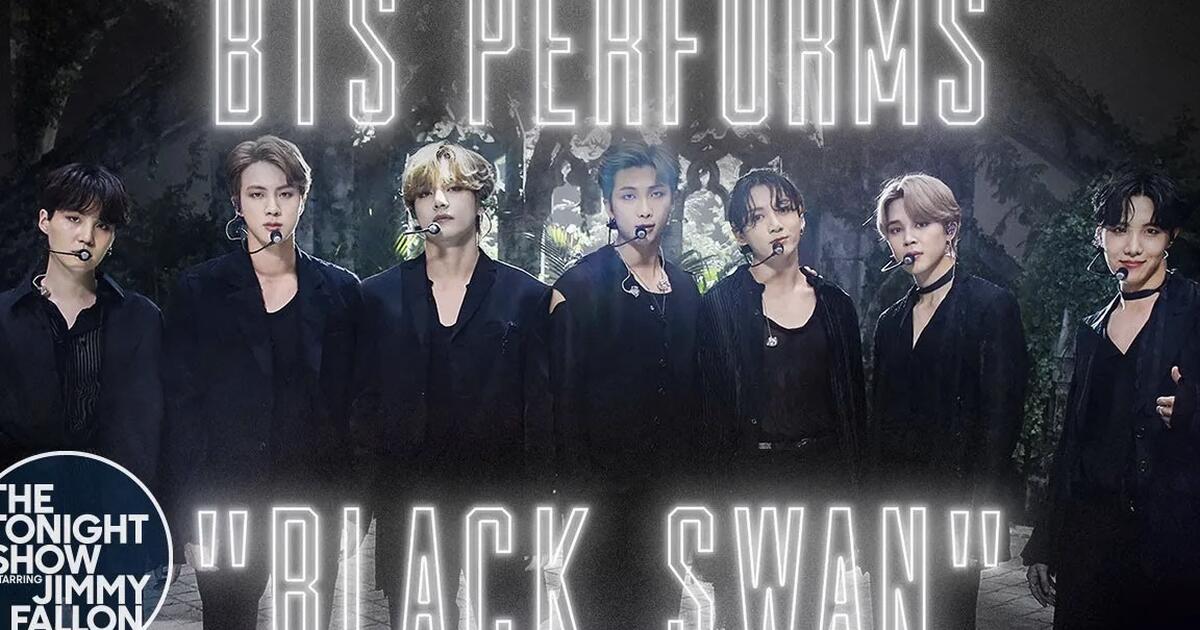 Шоу фэллона бтс. БТС Дайнамайт Блэк Свон. BTS Black Swan Tonight show. Чонгук Black Swan Jimmy Fallon. BTS Black Swan Performance.