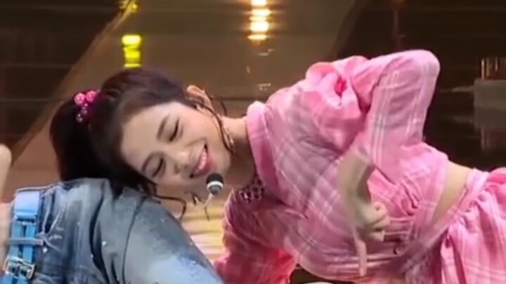 Kim Ji-soo Straight Cam | Forever Young – Small Strawberry Show