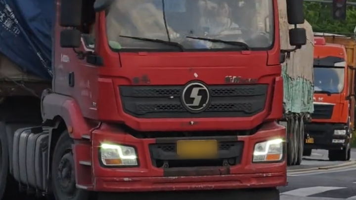 Akhirnya saya mengerti kenapa beberapa warga desa selalu menutup jalan.