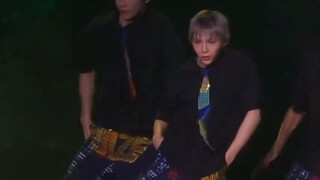 The ancient Greek god in charge of hiphop—how can he dance so effortlessly and stylishly!