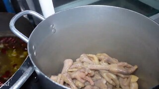 _Xếp hàng_ ăn Mì Gà Tiềm 30K trong hẻm Sài Gòn (Chị Hồng 7 ngày 7 món)