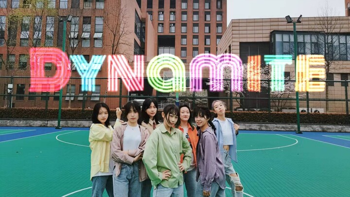 【หนุ่มๆ ที่เล่นบาสเกตบอลยังต้องอึ้ง】บีทีเอส - Dynamite เวอร์ชันเต้นคัฟเวอร์โดยนักศึกษาหญิงจากมหาวิทย