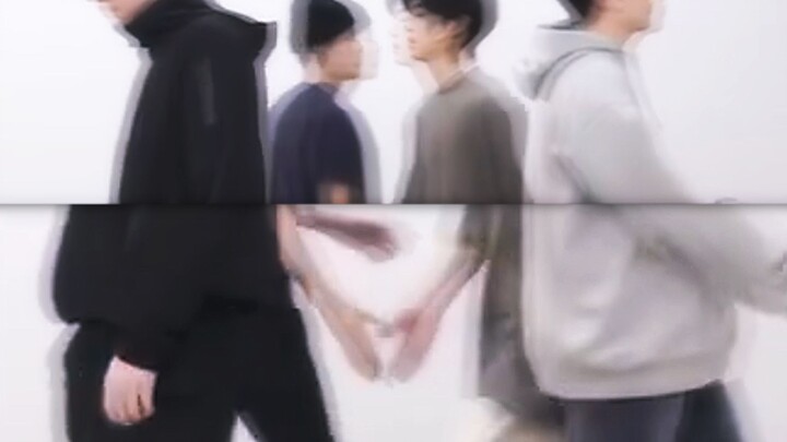 “无人的角落里，没有注目，我们只牵了一秒钟的手。”