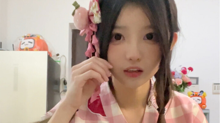 Yang lebih manis belah tengah atau poni?!!! Apakah ada yang bisa memberi tahu saya?