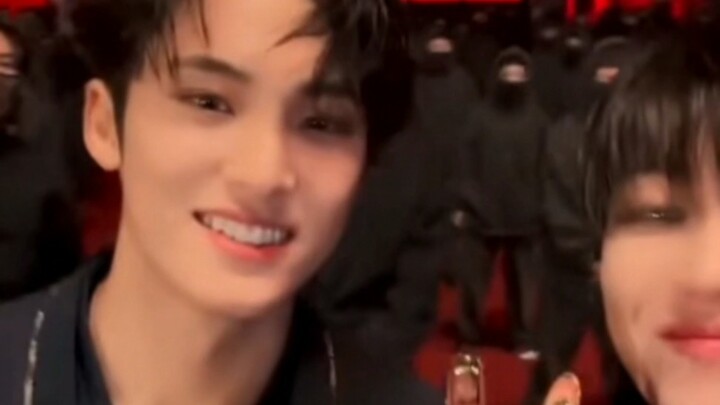 Tim Cinta Pertama dan Tim Suka Diam-Diam