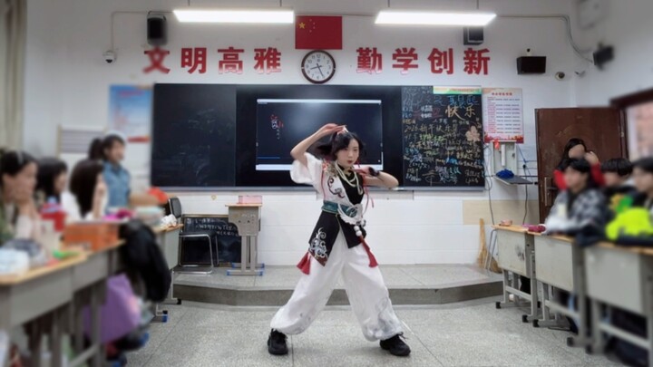 【งานเลี้ยงวันขึ้นปีใหม่】| “จั่นเสี่ย” | ตำแหน่งกล้องที่ถูกกำหนดไว้สร้างความฮือฮาในงานวันขึ้นปีใหม่ ค