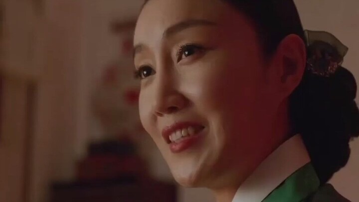 When a man travels back in time and becomes a woman, guess where he'd most want to go! #KoreanDrama 