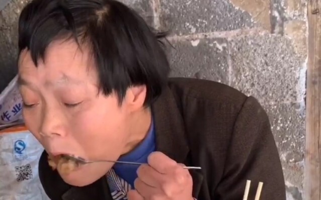 الشخص المسكين لا بد أن يكون فيه ما يثير الاستياء، لكن الجميع يتعلمون فقط النصف الأول من هذه الجملة.