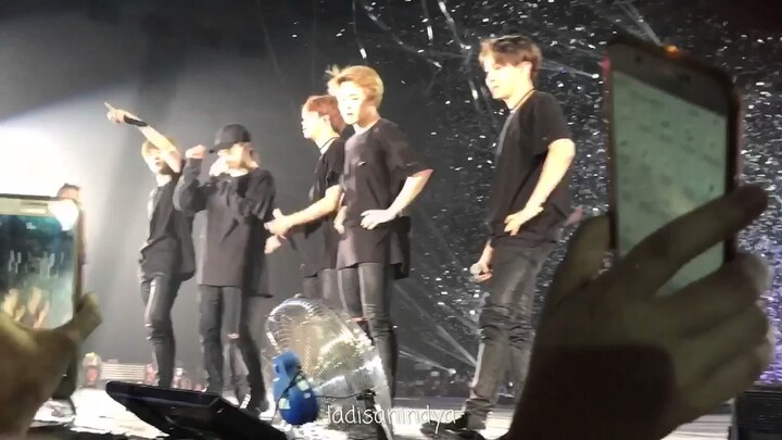 [HD Fancam | VERY CLOSE] BTS Trilogy Part III Wings Tour In Jakarta Part 25 - Spring Day + Ending