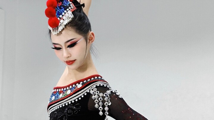 Our classmate Xu, who has won the top spot in Yunnan Dance Examination for two consecutive years, is