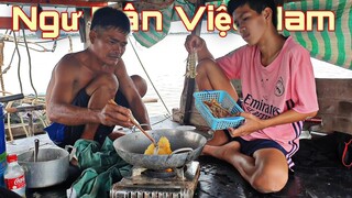 Ra biển bắt tôm cá ''CHIÊN BỘT'' món ăn sáng trên ghe | Ngư Dân Miền Tây