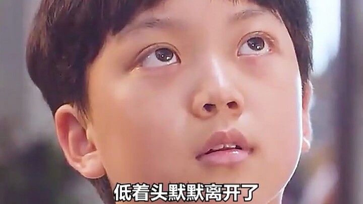 Sau khi bố mẹ sinh thêm em thứ hai, họ không hề quan tâm đến cảm xúc của con trai, cuối cùng dẫn đến