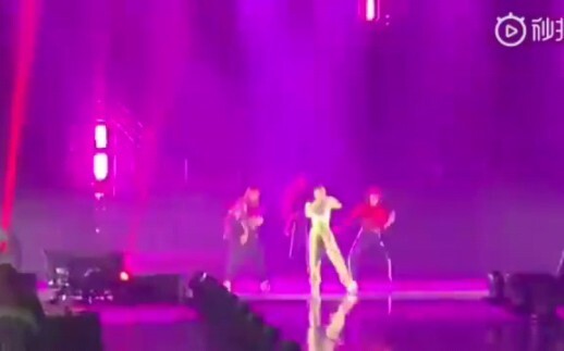 【JENNIE】Rehearsal konser Seoul tahun 2018 yang diunggah YANG JUHWA di Instagram — Rap dahsyat!