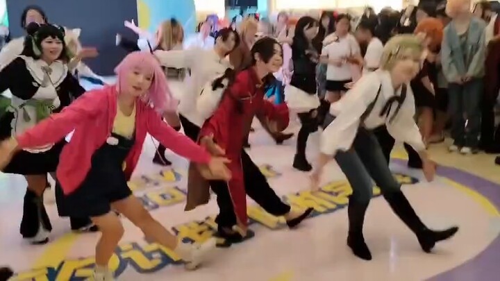 Draw a round earth with the dance! !