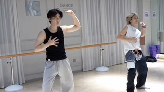 侯明昊 生日演唱会跳舞排练vlog！！期待今晚的超级大明星唱跳爱豆的炸裂舞台！！