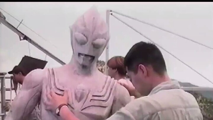 Đây là cách các cảnh chiến đấu của Ultraman ban đầu được quay