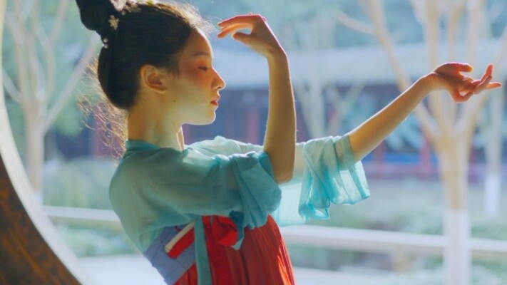 【Cloud Gate Scroll】The Legend of the Moon•Lagu Tema Angin Berbusana Warna-warni Koreografi Orisinal