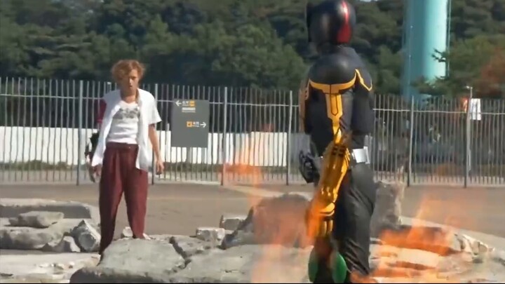 【Kamen Rider】Knights: Why are your feet feeling wrong? Kicked the wrong person? !
