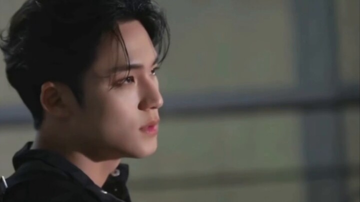 "Four Walls" "Saatnya umat manusia terlahir kembali."