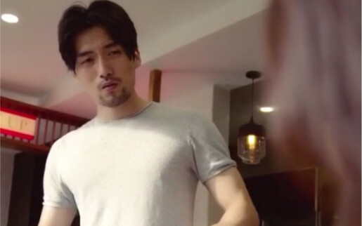 วินาทีที่ฉันถอดเสื้อผ้าให้สาวที่เป็นหวัดน่ะ มันเท่สุดๆ เลยใช่ไหม!