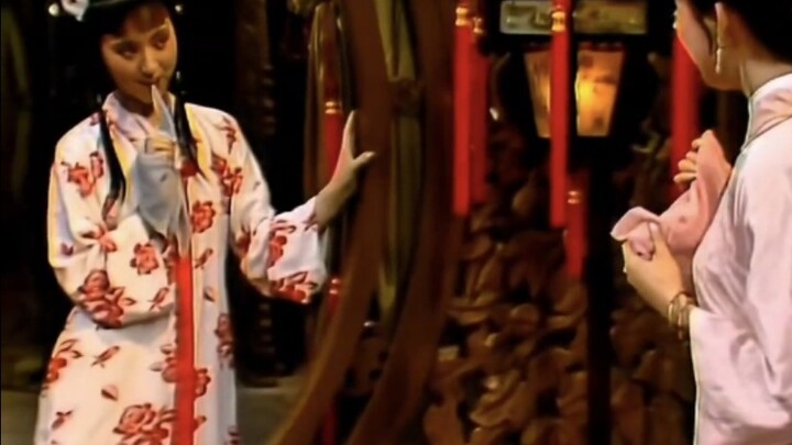 Who understands that scene at the beginning where Lin Daiyu bites her handkerchief?