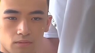 لا أحد يستطيع أن يغادر صالون الحلاقة وهو يبتسم.