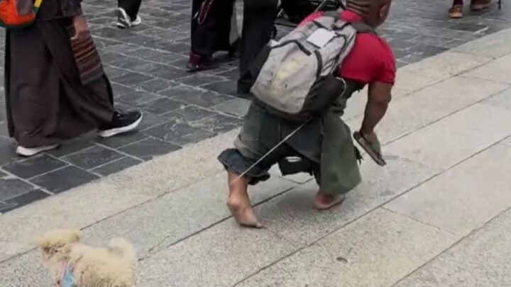 Others prostrate themselves every three steps, showing their utmost sincerity; he slides every three