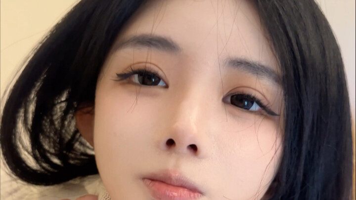 KT Mèo đúng là có tâm hồn thiếu nữ mà, sao lại kéo cổ áo của tui thế này!