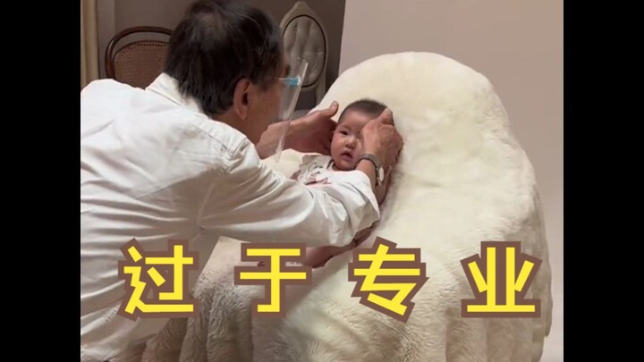 Cười phát tài luôn… Nhiếp ảnh gia chụp em bé ở Nhật chuyên nghiệp quá (né giỏi thật……)