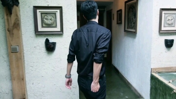 Trần Vũ, nhẹ nhàng thôi! Nút áo anh sắp đứt rồi! Tiểu Vũ đẹp trai với chùm chìa khóa trong túi! Cảnh