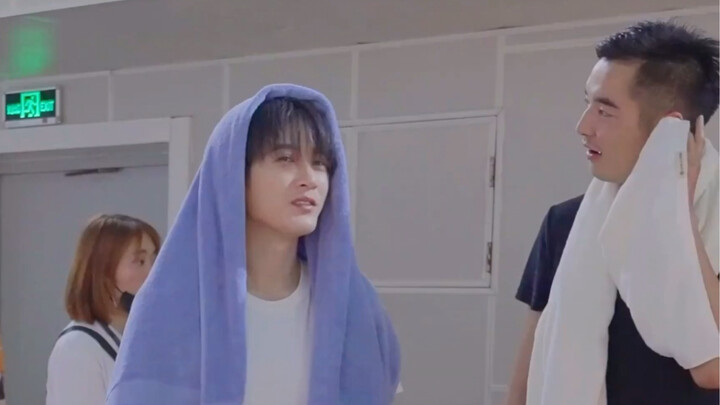 [Tan Jianci] ใครเป็นคนถ่ายรูปนี้? มันแย่มากเลย - -