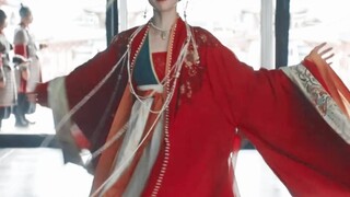 “沈玉容，请看公主旋转一分钟”
