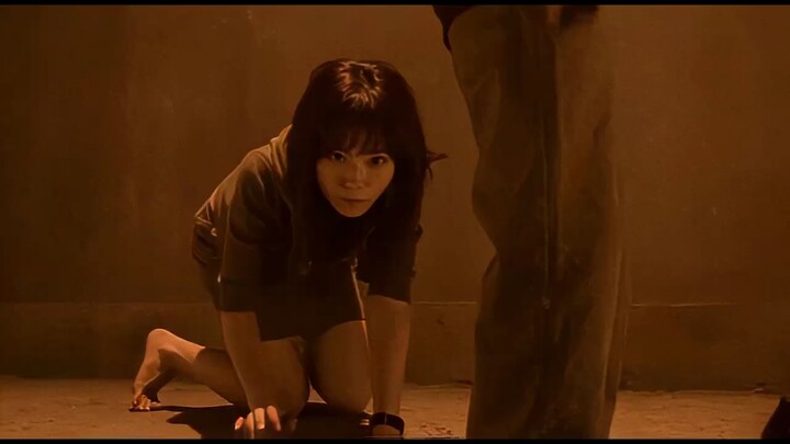 变态杀手在七个房间里关了七个女孩，想要逃出升天只能钻进下水道