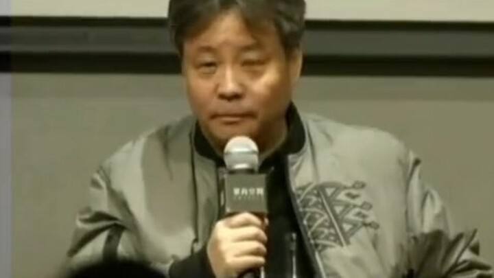 Kayaknya Yu Hua itu sebenarnya komedian yang karirnya terhambat karena jadi penulis, ya?