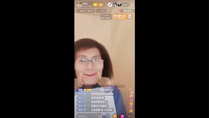 Giáo viên Hoàn Nhan Huệ Đức livestream hút thuốc