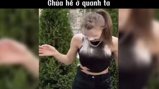 Chúa hề ở quanh ta #meme