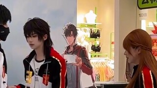 โจวเจ๋อไค: คุณหวงไม่ได้บอกฉันว่าวันเกิดของรุ่นพี่ของฉันในปีนี้จะเป็นแบบนี้