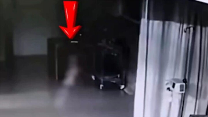 NEVER CHECK YOUR SECURITY CAMS ALONE 👁️🎥
