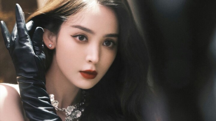 Mengapa tidak ada yang menganggapnya sebagai perempuan biasa? Karena kecantikannya adalah fakta obje