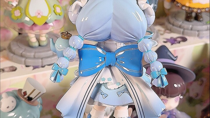 The blind box looks good from the back and even more amazing from the front!