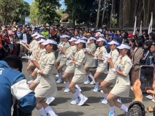 عرض الطالبات الإندونيسيات، تأكد من المتابعة حتى النهاية!