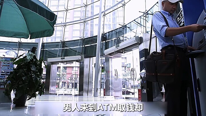A man found a bank card and从此 (from then on) climbed to the peak of his life.