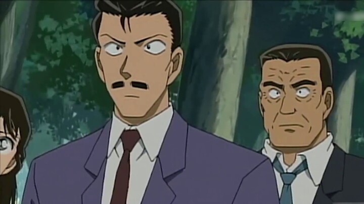 Kogoro's office was forced to close by the murderer. Eri came to comfort him after learning about it