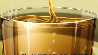 男人竟在一杯满酒里面放下5枚硬币”