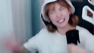 جميع الآلهة في حالة ذعر! هناك سم أمامك! احذر!