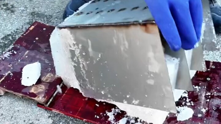 Kamu boleh tak berperikemanusiaan, tapi aku tak bisa bertindak tak adil — mesin hidrolik pembuat bal