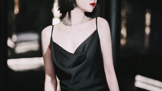 "Đôi chân của cô ấy mới là thứ đáng được bàn tán! Ngay cả ảnh chỉnh sửa cũng không đẹp đến thế."