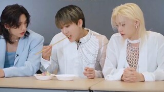 Stray Kids game props are not enough for them to eat...