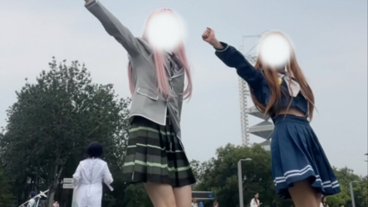 爱素的奶油苏打和冕形灯！